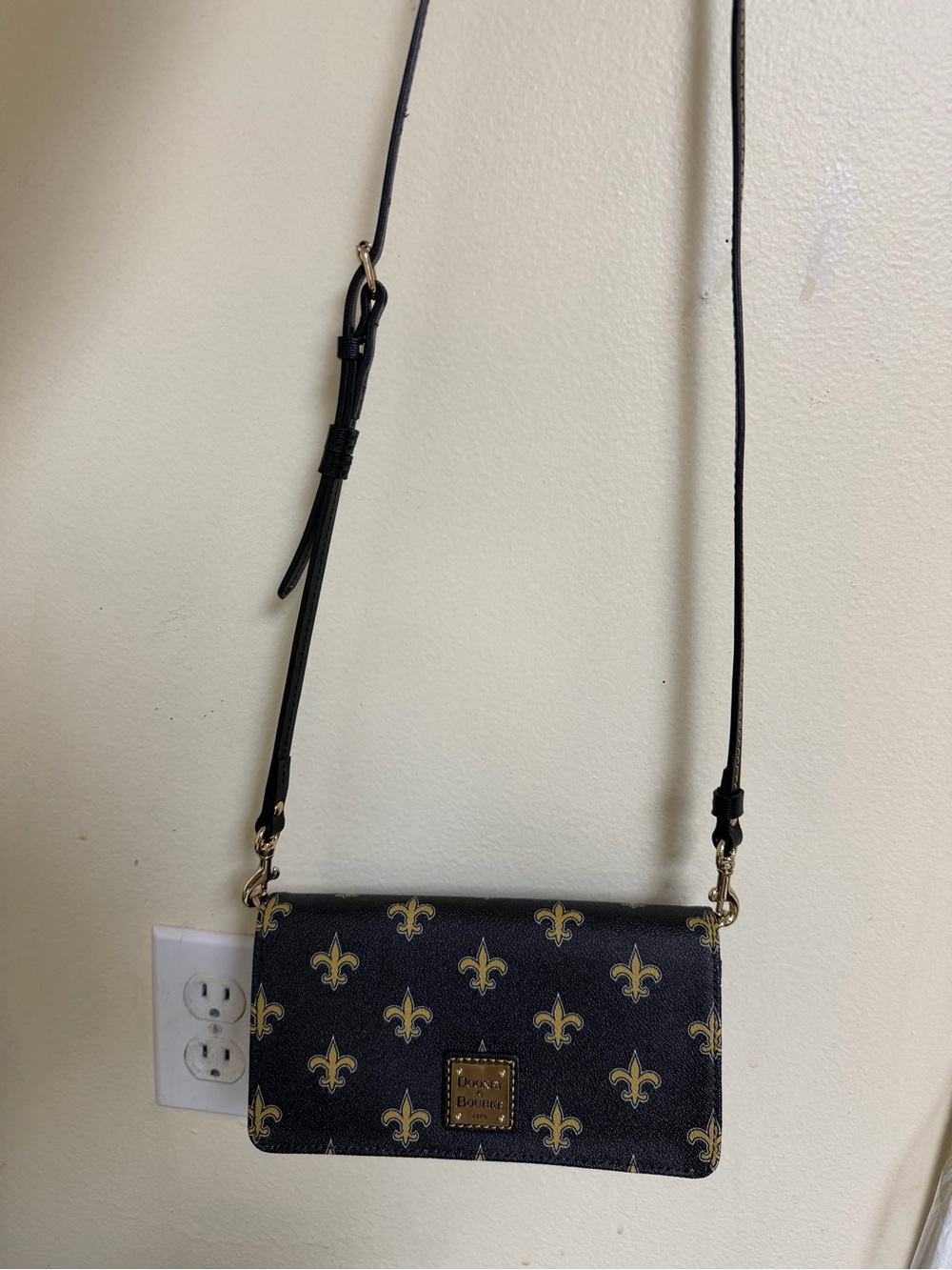 Dooney & Bourke - Picture 6 of 10